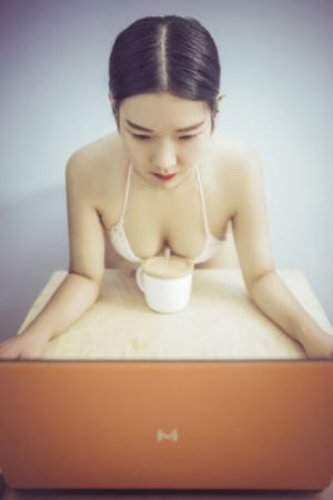 邻居家的保姆_超清神马影院手机在线